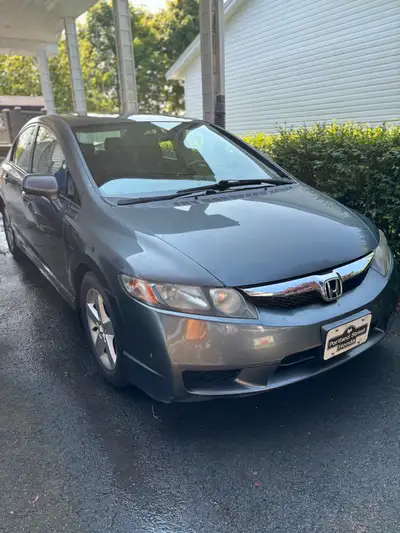 2009 Honda Civic 93010 km - Manual transmission Car is sound but needs the rocker panels repaired to...