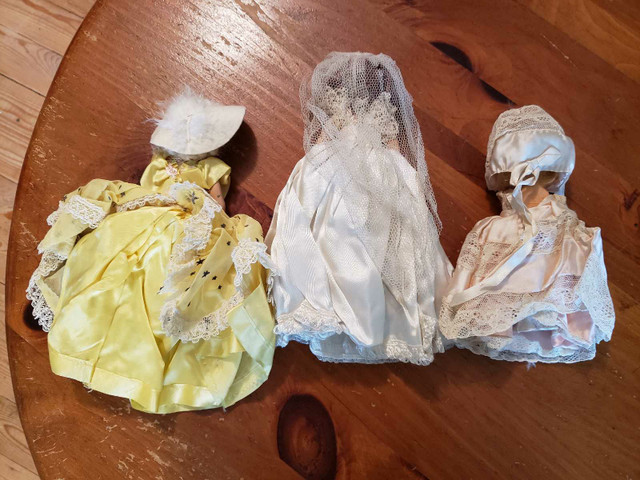 Five Vintage Plastic Dolls  in Arts & Collectibles in Owen Sound - Image 2