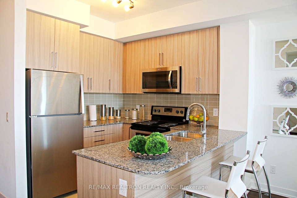 Beautiful Condo with 1 Bedroom + Den with Huge Terrace! 3