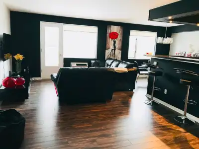 Beautiful 2 bed condo in River Heights