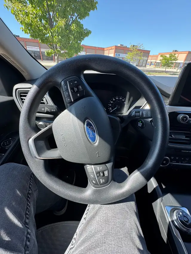 2020 Ford escape Se with Nav, apple car play in Cars & Trucks in City of Toronto - Image 5