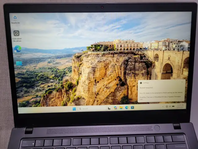 Lenovo ThinkPad T14s – 11th Gen in Laptops in Markham / York Region - Image 5