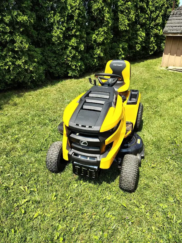 2024 Cub Cadet XT1 LT42 Lawn Tractor in Lawnmowers & Leaf Blowers in Stratford - Image 3
