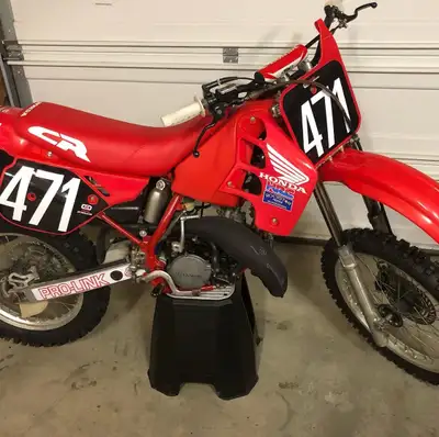 1989 CR125R Lots of new parts. Bought as a project a few years ago. Motor was apparently done before...