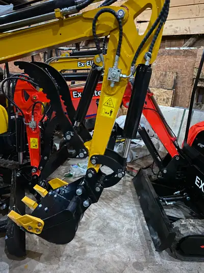 2026 2000 KG Kubota diesel excavator expandable 50 inch tracks wide, 50 inch long tracks ,hydraulic...