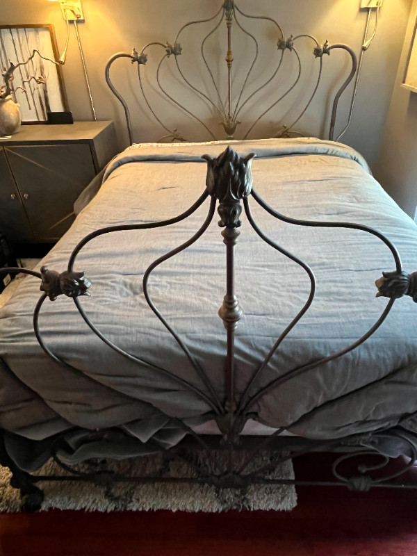 Vintage cast iron bed Beds & Mattresses Oshawa / Durham Region Kijiji