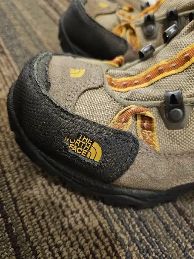 The North Face Dhaulagiri GTX Women's sz 7 in Women's - Shoes in Edmonton - Image 3
