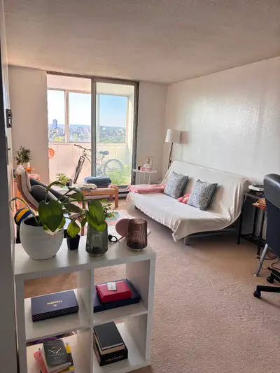 Master Bedroom for Rent – 2 Bed, 1 Bath | 180 Lees Ave Spacious and bright master bedroom available...