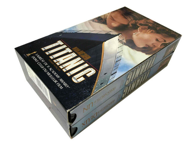 VHS - Titanic (2 cassettes) - 10$ Boitier dans CD, DVD et Blu-ray  à Granby