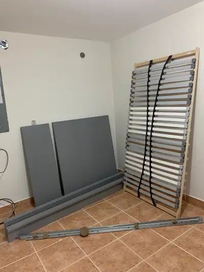 Grey child twin bed frame/ Gris cadre de lit simple pour enfant, View more