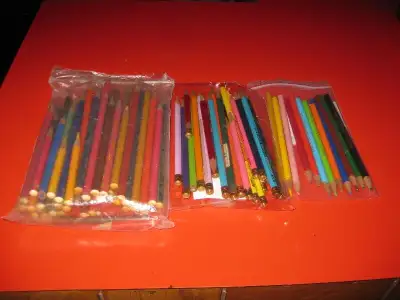CRAYONS DE COULEURS - STYLO - PORTE-MINES - PLUME FONTAINE - CRAYONS DE CIRE - MARKEURS ACÉTATES (2...