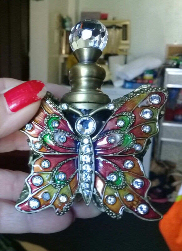 Unique Butterfly Enameled/Jeweled Perfume Bottle dans Autre  à Longueuil/Rive Sud - Image 2