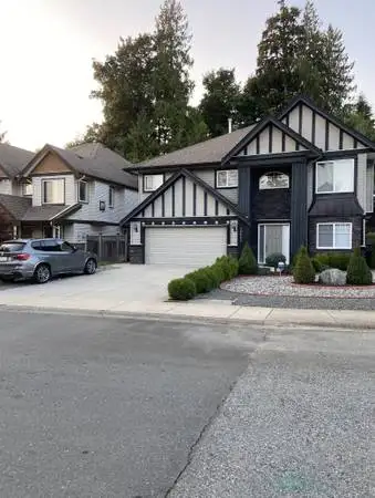 $2,500/ 3br - 1300ft2 - Huge Clean 3 bed 2 bath suite with den