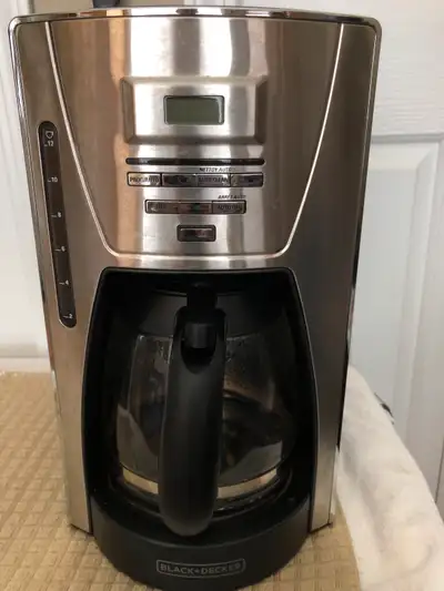 Used B & D 12 Cup Coffee Maker with Reusable Filter in Working C, View more