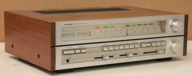 Vintage (1976-77) Toshiba SA-520 Stereo Receiver in Stereo Systems & Home Theatre in St. Catharines - Image 4