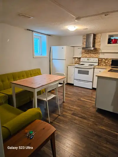 RENT: 3 Bedrooms 1 Bathrooms 1st floor - St.Catharins $600-$650
