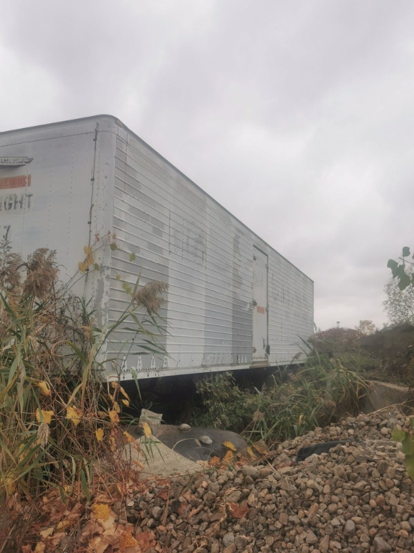 40 feet long trailer with wheels for storage for sale or lease Cargo