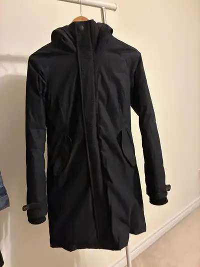 Aritzia TNA summit parka XS , View more