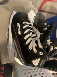 Child’s VIC hockey skates in great condition size 4