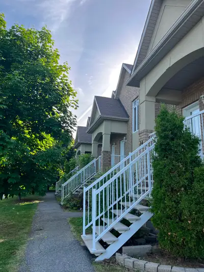 GRAND 4½ DANS LE PLATEAU – 1 770 $/MOIS Disponible le 1er juillet ou le 1er août Magnifique appartem...