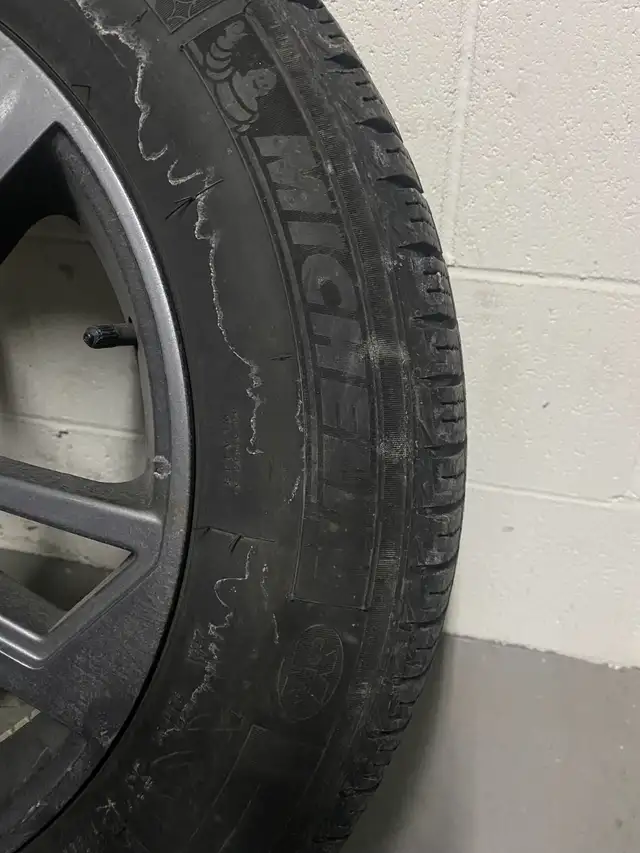 Audi Q3 a set of Michelin X-Ice Winter tire 225/60 R17with rim in Tires & Rims in Markham / York Region - Image 5