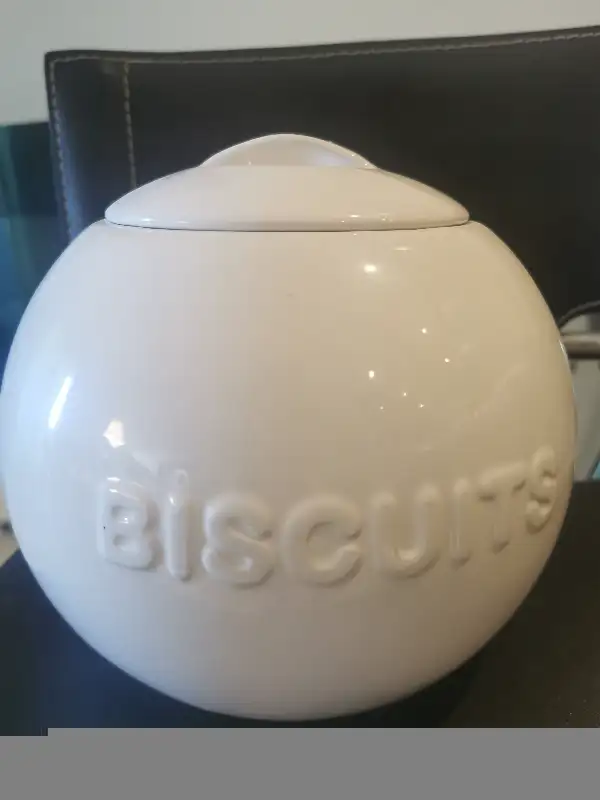 New BIG Biscuits Jar,  $5 in Kitchen & Dining Wares in Ottawa - Image 3