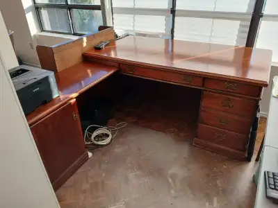 Executive desk to give away, View more