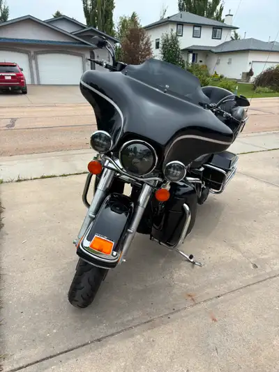 88 ci.. 64475 km Stage one screaming eagle kit. Vance n Hines pipes. Custom bars. Aftermarket grips,...