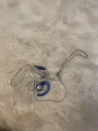 One sided headphones and earpiece 