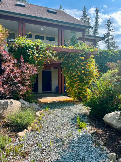 $1850 1BR Hidden Forest Oasis Daylight Suite Furnished/Utilities