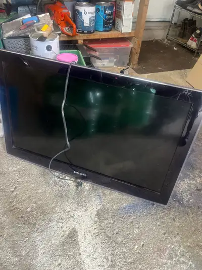 Samsung 32” tv with mount, View more