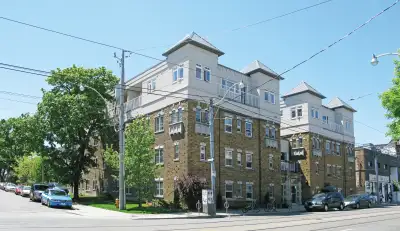 Bachelor Apartment available in Little Italy