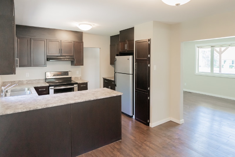 Beautiful 3 Bedroom House in La Broquerie with Yard & Deck! Long Term