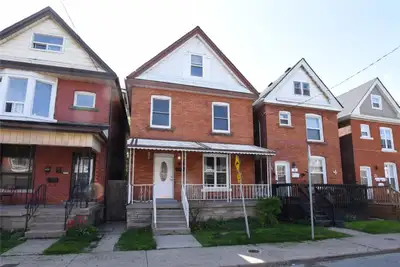 Bachelor Apartment for rent in Hamilton in an up-and-coming neighbourhood in Central Hamilton close...