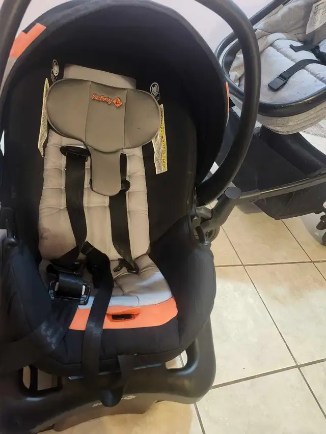 baby car seat in Clothing - 18-24 Months in Edmonton - Image 3