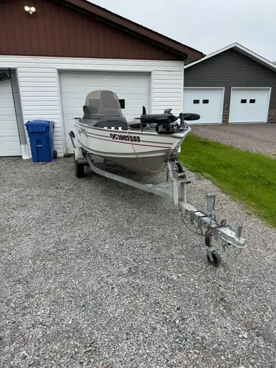 I'm selling a Lund Fury 1400, a fantastic boat for fishing and recreational use, equipped with a 50...