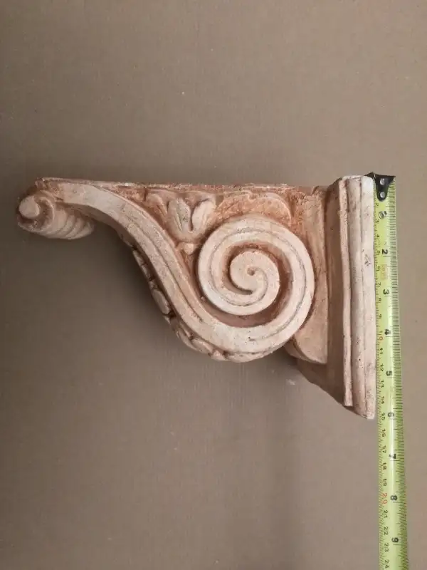 Plaster leaf wall corbel in Home Décor & Accents in Markham / York Region - Image 4