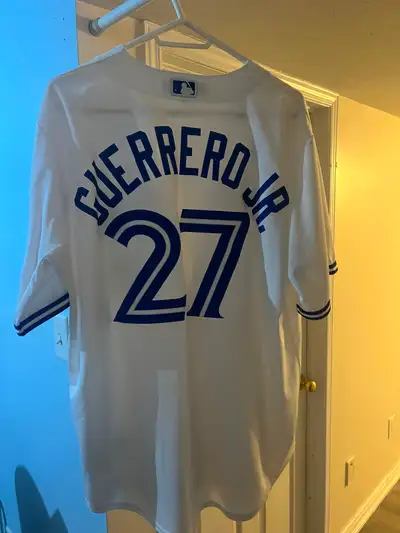 Purchased from Lids at st.laurent mall in July Authentic Nike jersey Worn a couple times, mint condi...