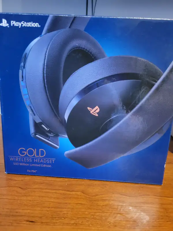 PS4 Slim 500GB + PS4 VR in Sony Playstation 4 in Québec City - Image 5