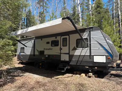 30’ 2018 Prowler LX -excellent used condition will sleep up to 10 people, has 1 slide out, power awn...