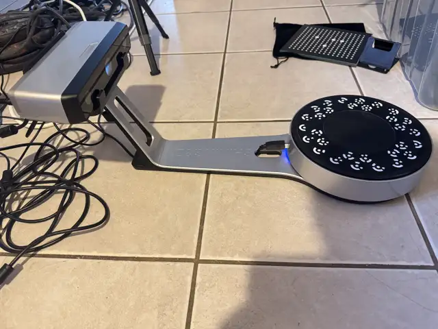 Einscan SP desktop 3D scanner in General Electronics in City of Montréal - Image 2