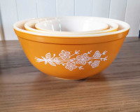 1970s Butterfly Daisy Gold Nesting Bowls + 1