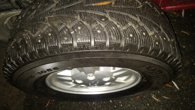 15 inch Chevy Colorado aluminum factory rims in Tires & Rims in Vernon