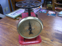 ANTIQUE "AMERICAN CUTLERY CO." BRASS FACED HOUSEHOLD SCALE