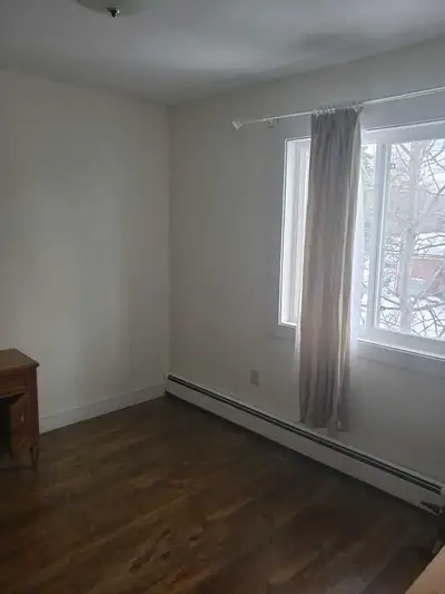 Room for rent in Sherwood bus stop right out on front 25 minute brisk walk to upei 10 minute walk to...