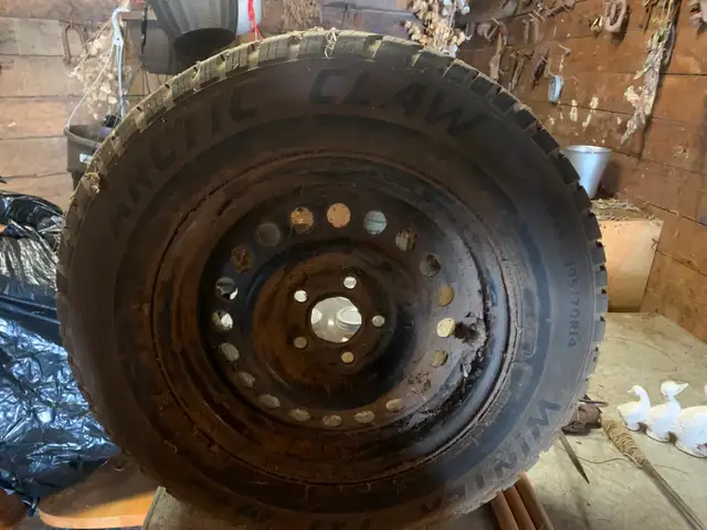 arctic claw winter tires 195 /70r 14 in Tires & Rims in Ottawa - Image 2