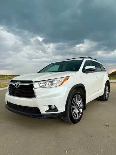 Looking to sell our 2015 Toyota Highlander XLE AWD with a 3.5 L V6. Currently at 225,000 km. Active...