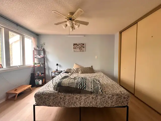 Private Master Bedroom for rent near Boardwalk Waterloo63782575004545120