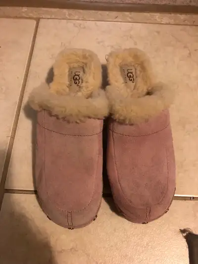 Pink Suede Shearing Wood ClogsMules Wooden heels and metal studs 1.75 inches heel Good condition Fre...