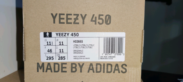 YEEZY 450 - UTILITY BLACK (SIZE 11.5) in Men's Shoes in Mississauga / Peel Region - Image 4
